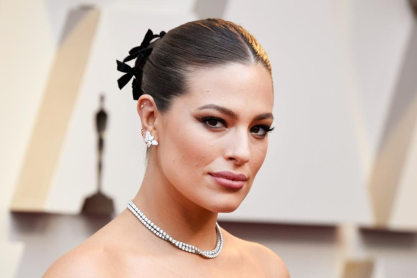 H Ashley Graham γιόρτασε τα πρώτα γενέθλια του γιου της με τον πιο γλυκό τρόπο