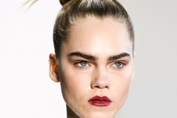 Tα καλύτερα tips μακιγιάζ για μπλε μάτια σύμφωνα με τους makeup experts