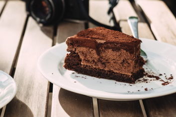 Πανεύκολο και πεντανόστιμο κέικ σοκολάτας χωρίς βούτυρο 