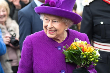Η βασίλισσα Ελισάβετ ανακοίνωσε νέα θέση εργασίας μέσω LinkedIn