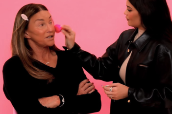 Η Kylie Jenner κάνει το μακιγιάζ της Caitlyn Jenner για πρώτη φορά