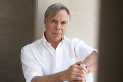 Ο Tommy Hilfiger κάνει τα επόμενα βήματα για την μακροπρόθεσμη εκπροσώπηση των μειονοτήτων