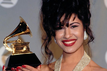 Selena: Η «βασίλισσα της Tejano» που δολοφονήθηκε στα 23 της από την πρόεδρο του fan club της