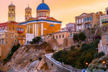 Guardian: Οι 10 ελληνικοί προορισμοί για διακοπές μακριά από τα πλήθη