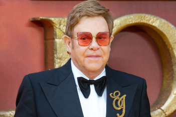 Elton John: Φέτος μπορείτε κι εσείς να πάτε στο θρυλικό πάρτι του για τα Όσκαρ
