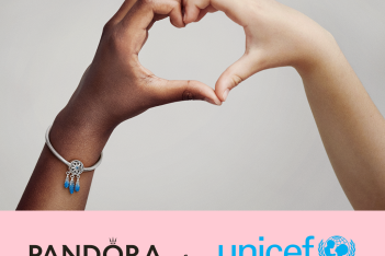 Η PANDORA λανσάρει το νέο Charm For Change και στηρίζει το έργο της UNICEF