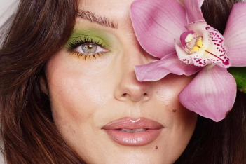 Katie Jane Hughes: Η makeup artist των celebrities μας δείχνει τα ωραιότερα μακιγιάζ για την άνοιξη