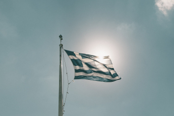 Συγκίνηση: Για πρώτη φορά ο ελληνικός Εθνικός Ύμνος στην νοηματική γλώσσα