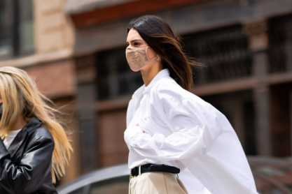 Pastel ή minimal; H Kendall Jenner φόρεσε δύο ανοιξιάτικα σύνολα που θέλουμε να αντιγράψουμε