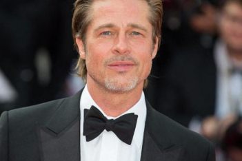 Brad Pitt: Ο φωτογραφικός φακός τον εντόπισε να φεύγει σε καροτσάκι από ιατρικό κέντρο 