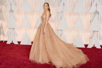 Red carpet worthy: Tα φορέματα που θα θέλαμε να δούμε στα αποψινά Oscars