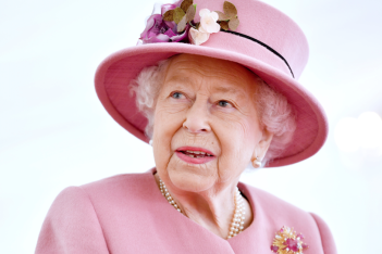 Βασίλισσα Ελισάβετ: Aυτή είναι η πρώτη της επίσημη εμφάνιση μετά τον θάνατο του πρίγκιπα Φιλίππου