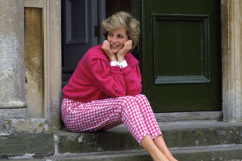 Πριγκίπισσα Diana: Τιμητική πλάκα για την μνήμη της τοποθετείται έξω από το εφηβικό της διαμέρισμα στο Λονδίνο