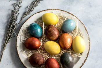 Πασχαλινά αυγά: 8 πρωτότυπες ιδέες βαψίματος που θα ξεχωρίσουν - Εμείς δοκιμάσαμε ήδη μία