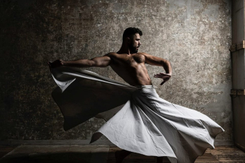 Η συγκινητική ιστορία ενός Σύριου χορευτή που συνέχιζε να χορεύει με απειλή την ίδια του τη ζωή