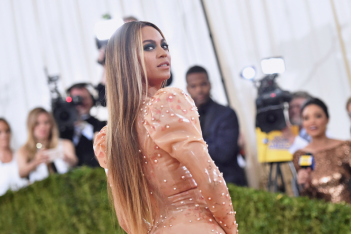 3 fashion trends που έχουν την έγκριση της Beyoncé για το καλοκαίρι