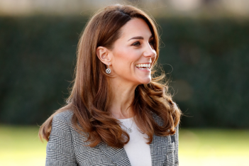 Το συγκλονιστικά κομψό, καρό φόρεμα της Kate Middleton, που λάτρεψαν οι fashionistas
