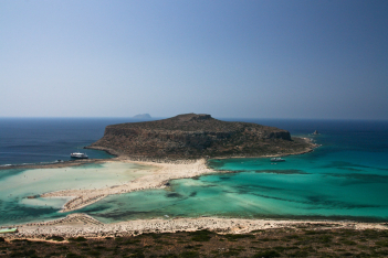 European Best Destinations: Τρία ελληνικά νησιά στα 12 ασφελέστερα της Ευρώπης