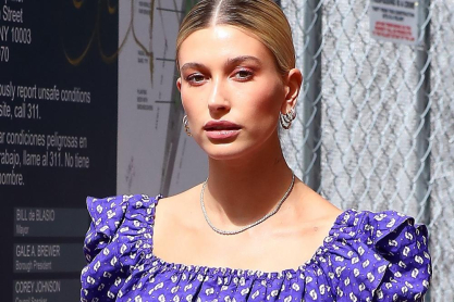 Hailey Bieber: Φορά τις τάσεις του καλοκαιριού στη νέα της φωτογράφιση