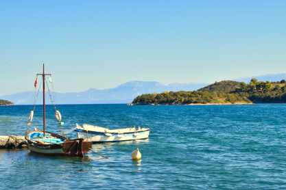 Τριζόνια: Το νησί έκπληξη του Κορινθιακού