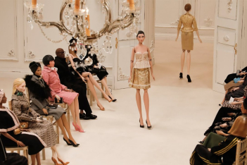 O οίκος Moschino επιστρέφει στην New York Fashion Week