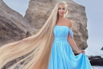 Alena Kravchenko: Η σύγχρονη ξανθιά Ραπουνζέλ που έχει να κόψει τα μαλλιά της 30 χρόνια
