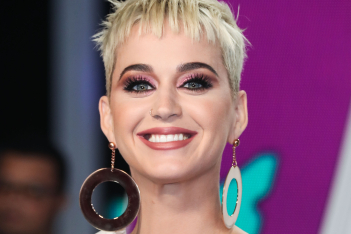 Katy Perry: Άλλαξε το χρώμα των μαλλιών της και είναι πιο εντυπωσιακή από ποτέ 