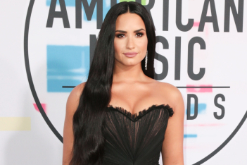 Demi Lovato: Έκανε το πιο τολμηρό trend στα μαλλιά της και το αποτέλεσμα διχάζει