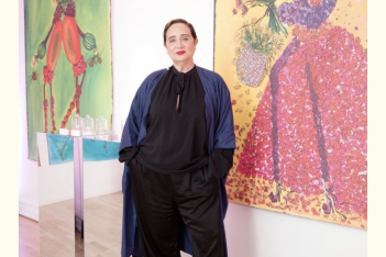 Rebecca Moses: Η καλλιτέχνης που απαθανάτισε πώς βιώνουν οι γυναίκες παγκοσμίως την πανδημία