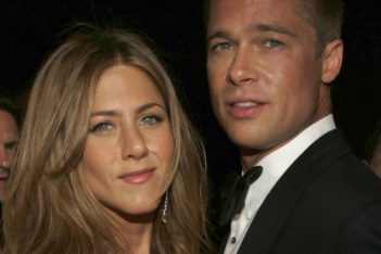 «Είμαστε φιλαράκια»: H Jennifer Aniston δίνει τέλος στα σενάρια επανασύνδεσης με τον Brad Pitt 