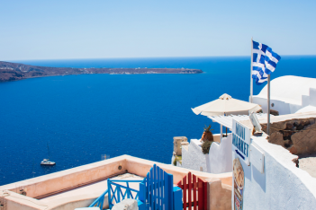 Ωδή στη Μήλο - To BBC μάς ξεναγεί σε ένα από τα πιο μαγευτικά "Covid-free" νησιά της Ελλάδας 