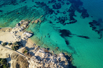 Βρετανοί τουρίστες: Ούτε Κέρκυρα, ούτε Ρόδος - Αυτό είναι το αγαπημένο τους ελληνικό νησί για διακοπές