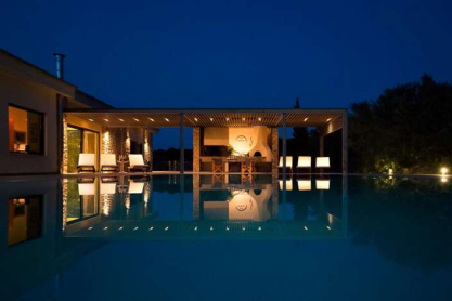 Tramonto di Olive: Η μαγευτική βίλα που «κρύβεται» στο Λουτράκι