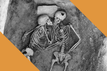 Το μυστήριο πίσω από το φιλί 2.800 χρόνων που διχάζει ακόμα τους επιστήμονες