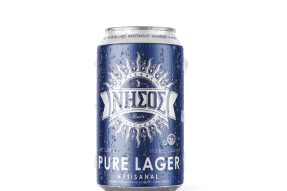 Η «ΝΗΣΟΣ PURE LAGER» σε κουτάκι από τη μπύρα «ΝΗΣΟΣ» 