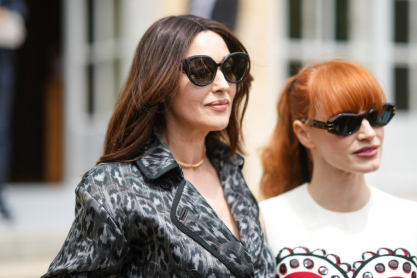 Η Monica Βellucci επιβεβαιώνει πως είναι το παντοτινό style icon: Στον Dior με statement πανωφόρι