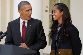 Ο Barack και η Michelle Obama ευχήθηκαν χρόνια πολλά στην κόρη τους με τον πιο γλυκό τρόπο