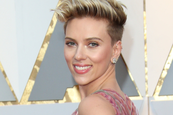 Η Scarlett Johansson μιλά ανοιχτά για τη σχέση με την κόρη της: «Έχει γίνει η σκιά μου!»