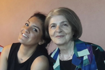 Τα όνειρα δεν έχουν ηλικία: Η ιστορία της Σουλτάνας που στα 76 της, τελείωσε το σχολείο με 19,8