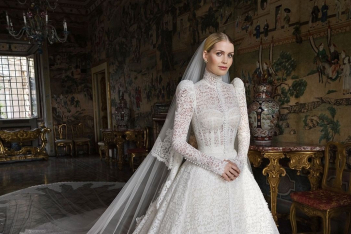 Τα 7 φορέματα Dolce & Gabbana που φόρεσε η Kitty Spencer το Σαββατοκύριακο του γάμου της