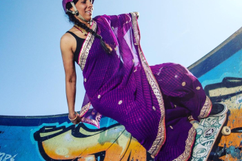 Aunty Skates: Η 46χρονη skater με το sari που διαλύει τα στερεότυπα και εμπνέει μικρούς και μεγάλους