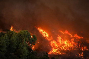 Φωτιά στη Βαρυμπόμπη: Live λεπτό προς λεπτό οι εξελίξεις