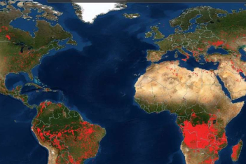 Από τις ΗΠΑ μέχρι την Αφρική: Οι καταστροφικές πυρκαγιές σε όλο τον πλανήτη μέσα από τη real time εφαρμογή της NASA