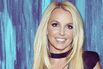 To δικαστήριο ελευθερώνει την Britney από τον πατέρα της και εκείνη πετάει στα σύννεφα - κυριολεκτικά