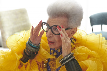Η Iris Apfel γιορτάζει τα 100α της γενέθλια με μια συνεργασία έκπληξη με την H&M