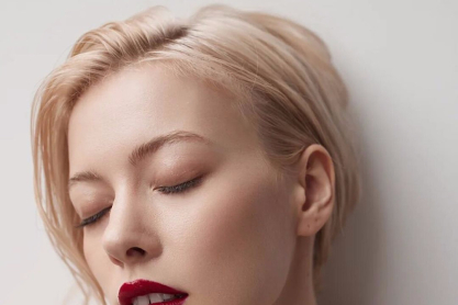 Ένα ρουζ αρκεί για να δώσει υγεία στο πρόσωπό σας