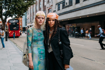 Τα ωραιότερα street style looks από το London Fashion Week