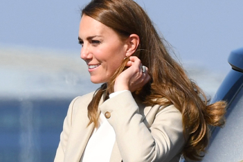 Η Kate Middleton εμφανίστηκε με το απόλυτο office look - Ξέρουμε τι θα φορέσουμε αύριο