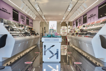 Τo νέο κατάστημα της ΚΙΚΟ MILANO στη  Γλυφάδα είναι επιτέλους κοντά σας,  και μάλιστα με την πιο «γοητευτική» limited edition συλλογή!