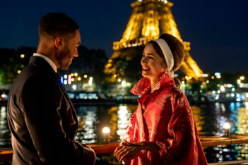 Οι πρώτες εικόνες από τη season 2 του Emily in Paris είναι γεγονός